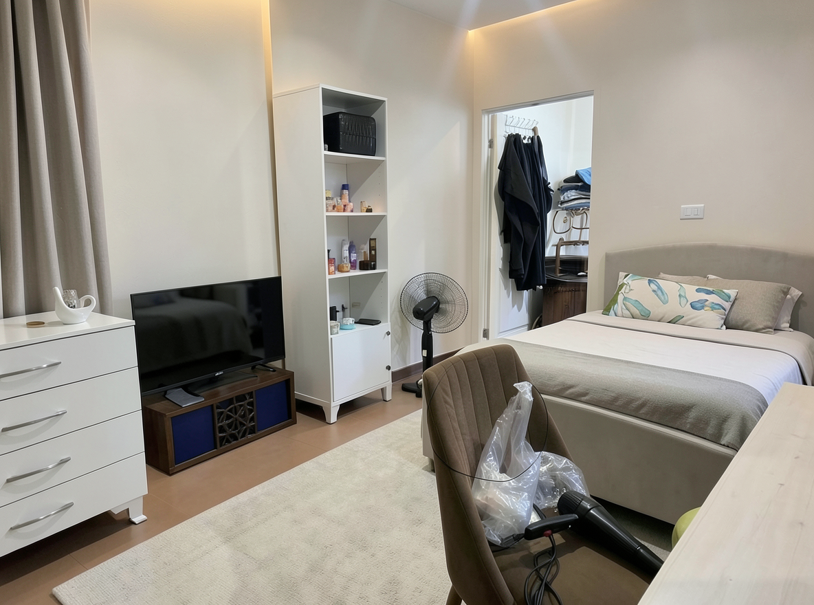 Main redesign studio: Redesign this room in a Modern interior style: clean lines, a neutral palette with bold accents, sleek low-profile furniture, glass and matte-metal su