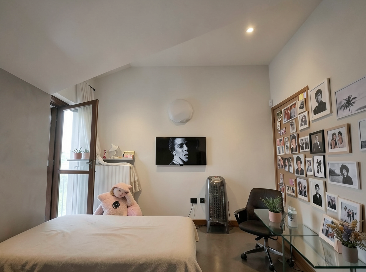 Main redesign studio: Redesign this room in a Modern interior style: clean lines, a neutral palette with bold accents, sleek low-profile furniture, glass and matte-metal su