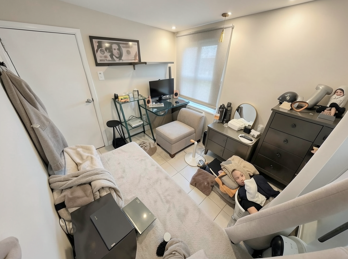 Main redesign studio: Redesign this room in a Modern interior style: clean lines, a neutral palette with bold accents, sleek low-profile furniture, glass and matte-metal su