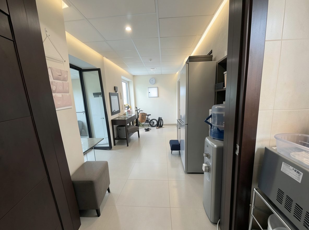 Main redesign studio: Redesign this room in a Modern interior style: clean lines, a neutral palette with bold accents, sleek low-profile furniture, glass and matte-metal su